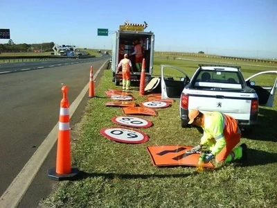 Locação de placas de sinalização