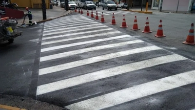 Pintura de faixas em rodovias